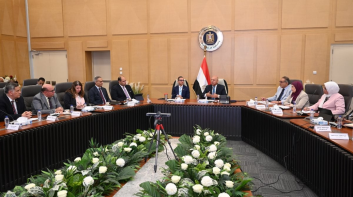 في اجتماع مع المُصنعين.. توجيه عاجل من كامل الوزير بشأن أسعار الأسمنت